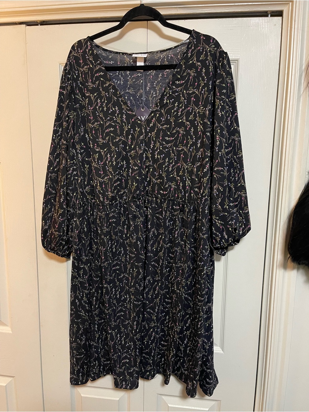 Ava & Viv Black Floral Long-Sleeve V-Neck Dress